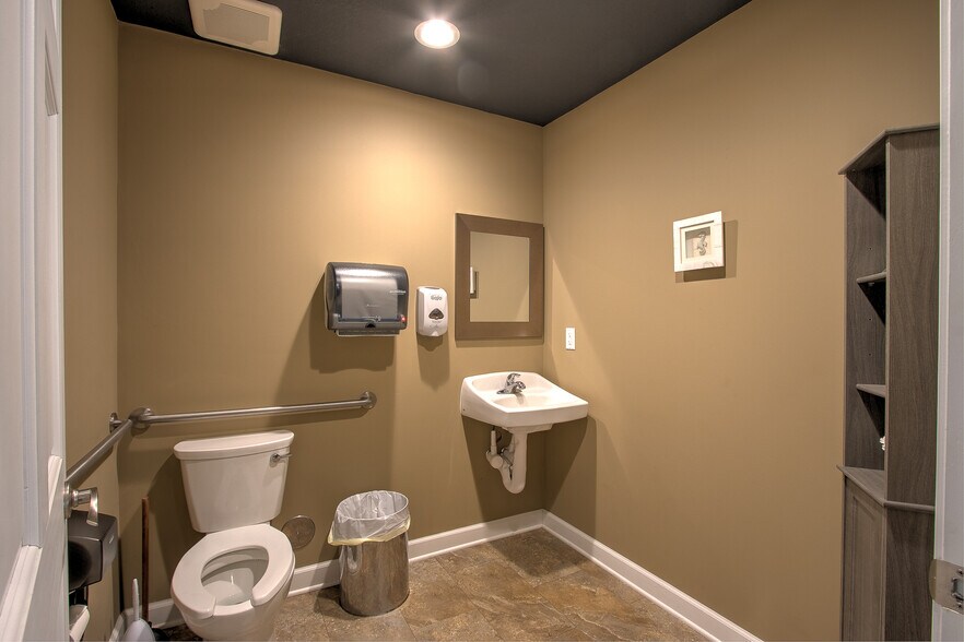 More Photos Of 404-536 Whiskey Rd NW, Isanti Storefront Retail Office For Lease