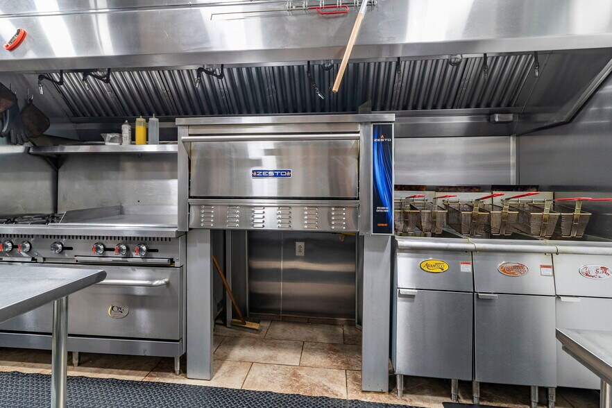 More Photos Of 18 Mckabe Rd, Colton Storefront Retail Residential For Sale