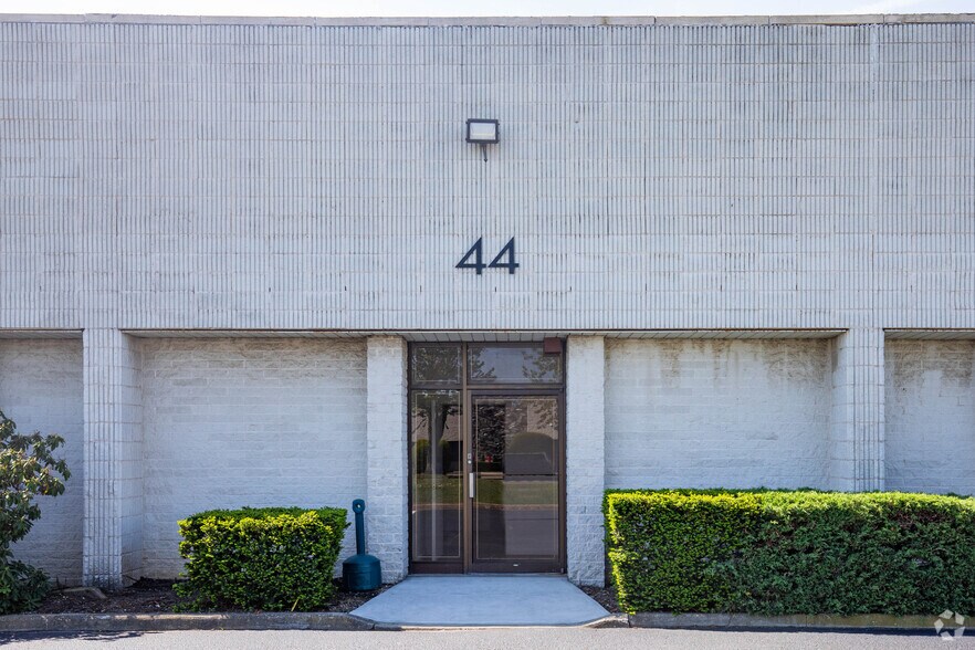More Photos Of 40-48 Drexel Dr, Bay Shore Warehouse For Lease