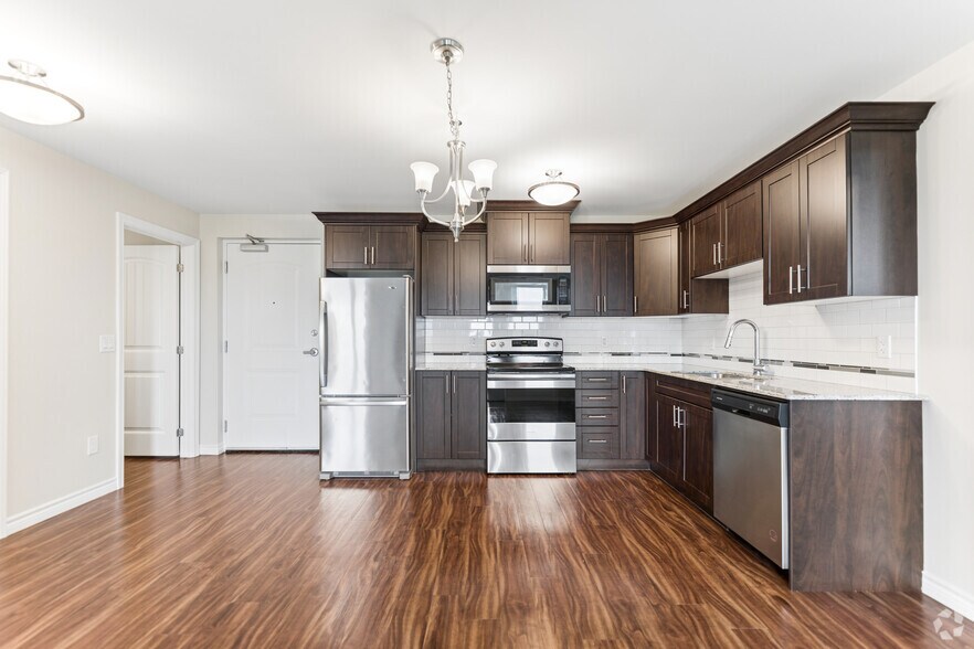 More Photos Of 550 Park Av W, Chatham Apartments For Sale