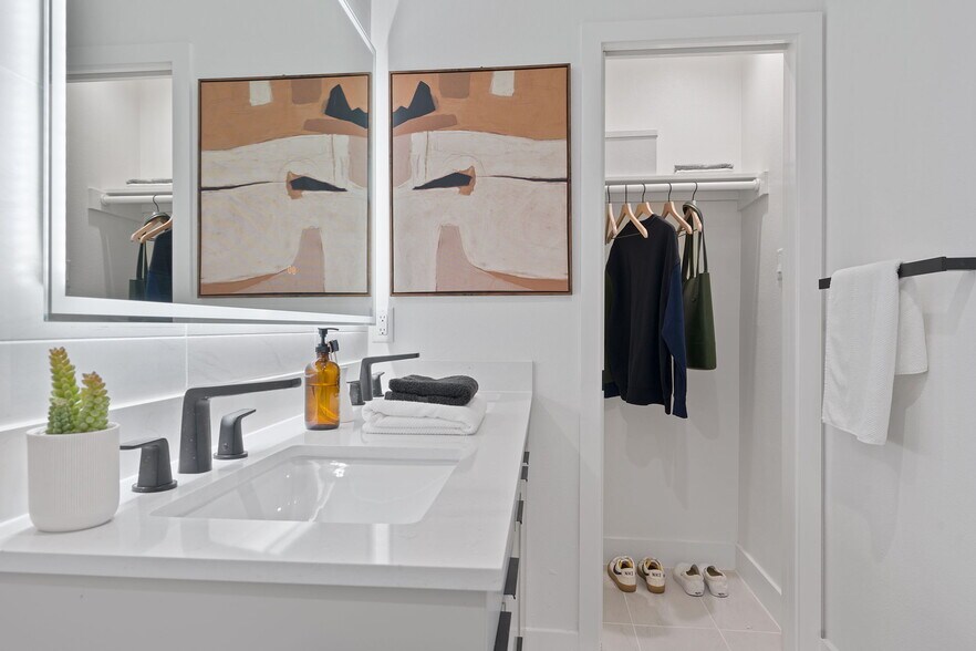 More Photos Of 1901 Albury Cv, Austin Specialty For Sale