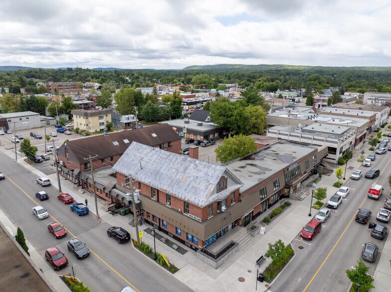 More Photos Of 532 Rue De La Madone, Mont-laurier Flex For Sale