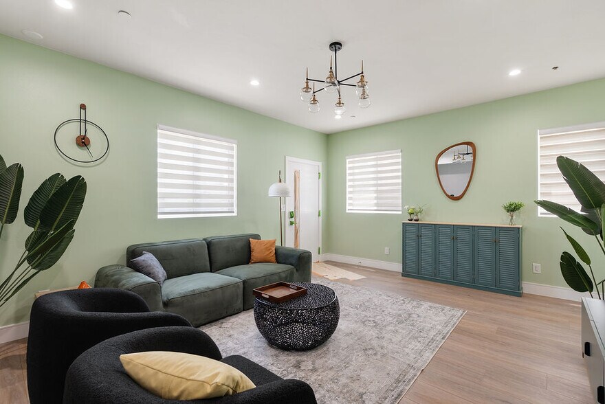 More Photos Of 1341 N Mariposa Ave, Los Angeles Apartments For Sale