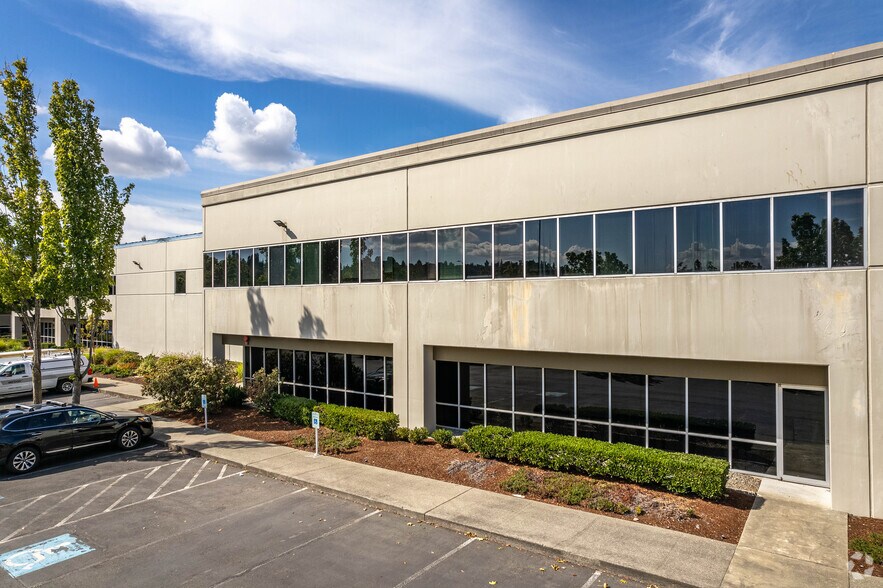 More Photos Of 12674-12698 Gateway Dr S, Tukwila Research And Development For Lease