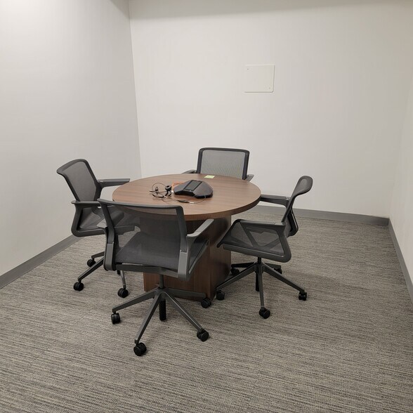 More Photos Of 500 Economy Ct, Freeport Office For Lease