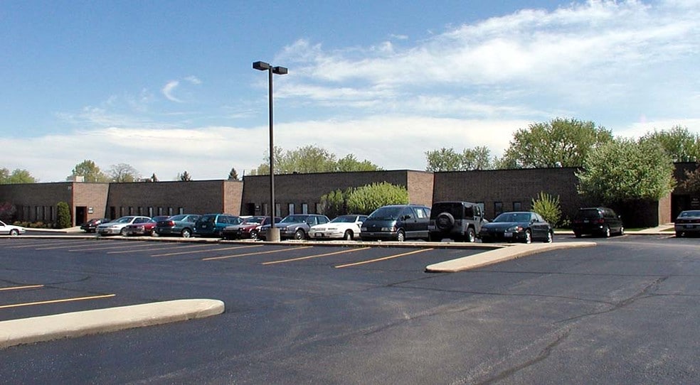 More Photos Of 755-777 Edgewood Ave, Wood Dale Warehouse For Lease