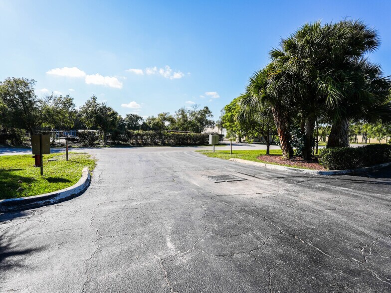 More Photos Of 15935 Assembly Loop, Jupiter Warehouse For Sale
