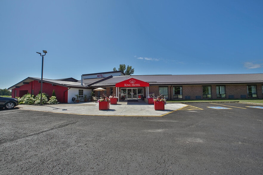 More Photos Of 112 King st, Palmerston Hotel For Sale