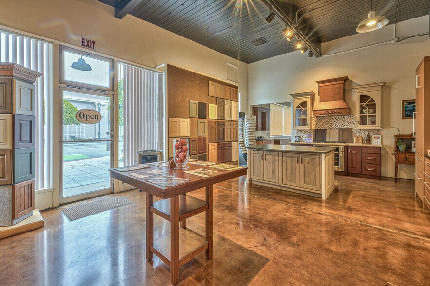 More Photos Of 805-815 Broadway Ave, Seaside Storefront For Sale