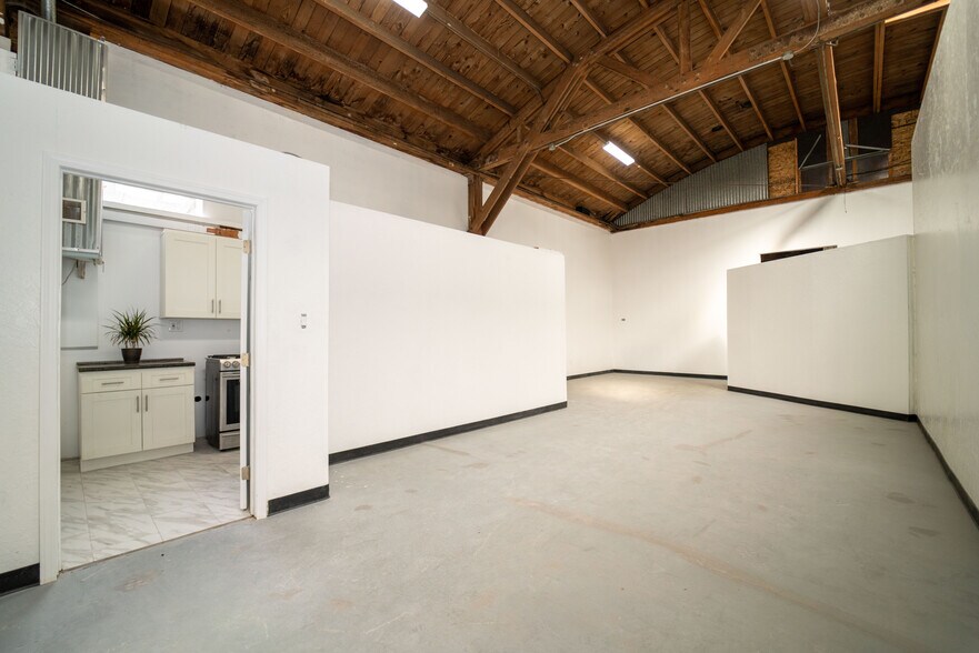 More Photos Of 5838 Woodlawn Ave, Los Angeles Auto Repair For Sale