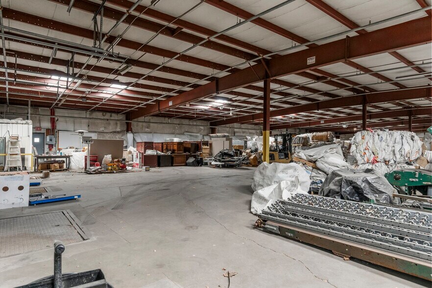 More Photos Of 155 1st St, Winthrop Warehouse For Lease