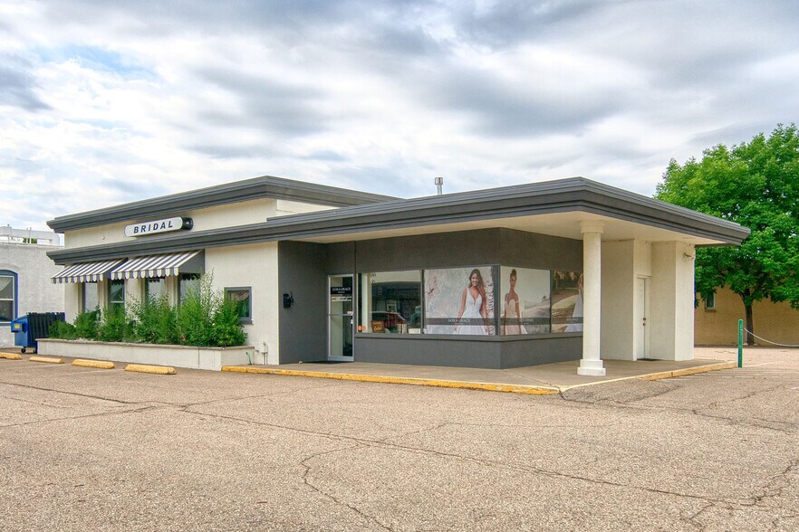 More Photos Of 529 Main St, Windsor Freestanding For Sale