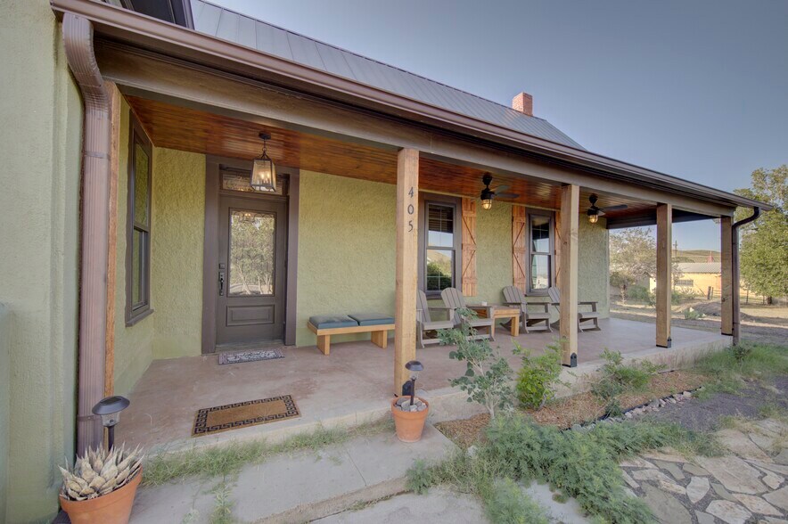 More Photos Of 405 W Avenue E, Alpine Specialty For Sale