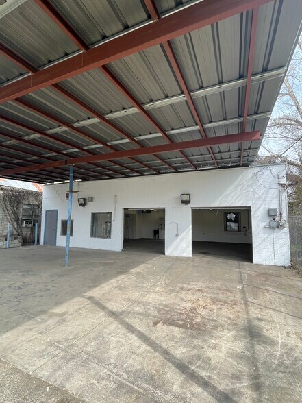 More Photos Of 2210 S Flores St, San Antonio Manufacturing For Sale