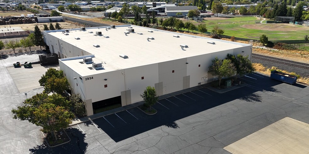 Primary Photo Of 2934 Ramona Ave, Sacramento Warehouse For Lease