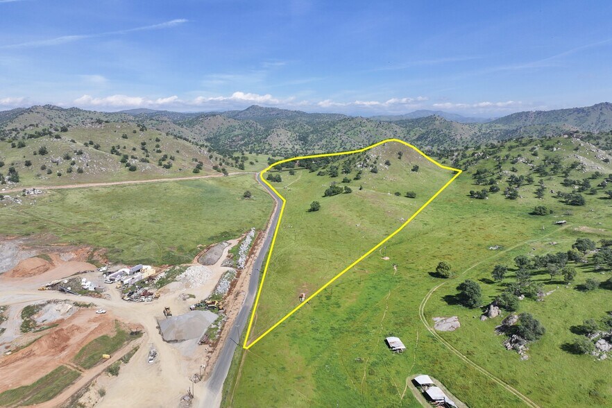 More Photos Of Driver 152, Orosi Land For Sale