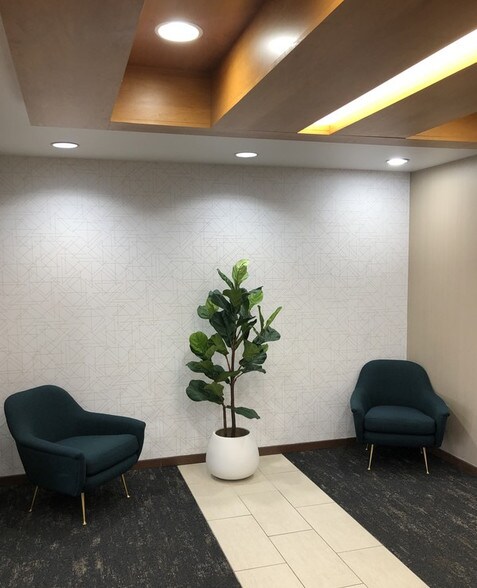 More Photos Of 9302 N Meridian St, Indianapolis Office For Lease