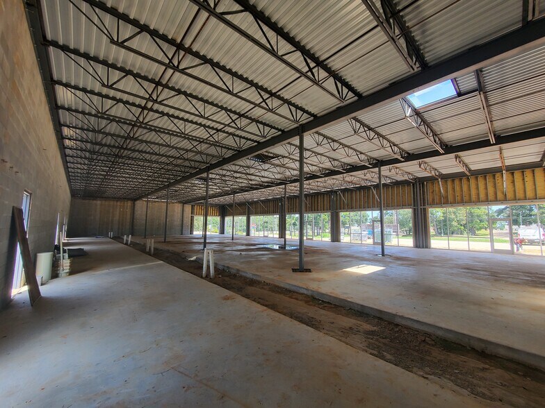 More Photos Of 75 Executive Retail - TBD, Conroe Storefront Retail Office For Lease