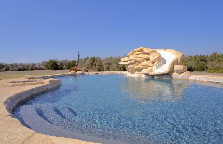 More Photos Of 2982 FM 2935, Brenham Flex For Sale