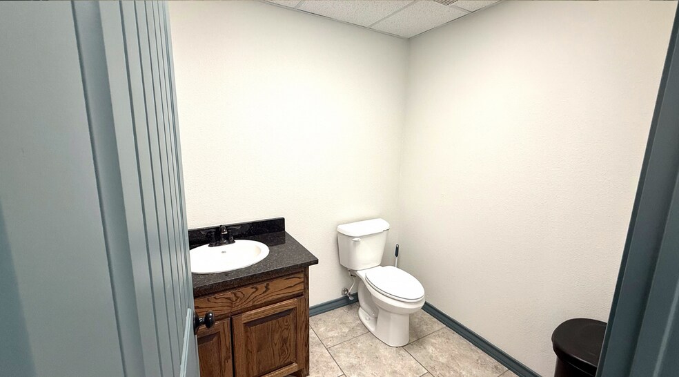 More Photos Of 1506 County 140 rd, Midland Warehouse For Lease