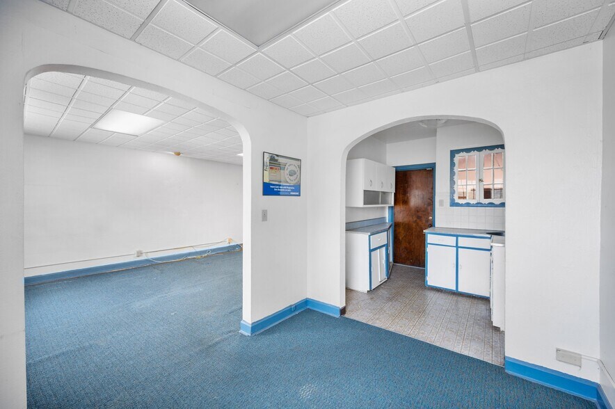 More Photos Of 16903 Fischer Rd, Cleveland Office For Sale