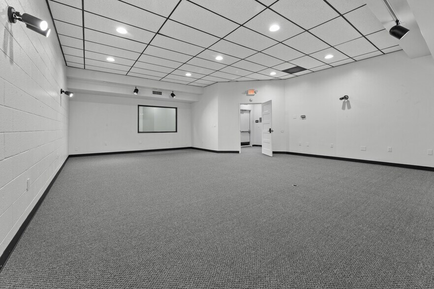 More Photos Of 2008 W Dorothea Ave, Visalia Freestanding For Lease