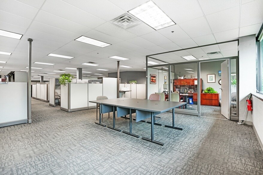 More Photos Of 1174 Northland Dr, Mendota Heights Warehouse For Lease
