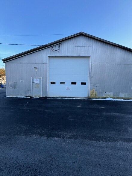 More Photos Of 54 Knox Trl, Acton Warehouse For Lease