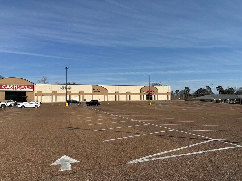 Primary Photo Of 261 Devereaux Dr, Natchez Freestanding For Lease