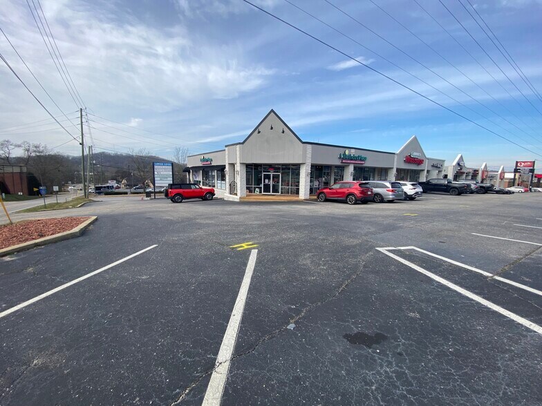 Primary Photo Of 3178 Pelham Pky, Pelham Freestanding For Lease