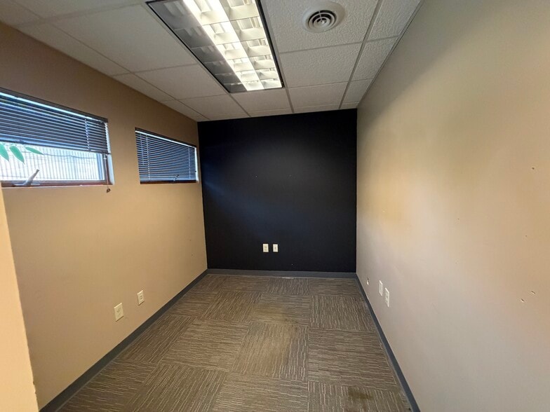 More Photos Of 47 Alice Dr, Akron Office For Lease