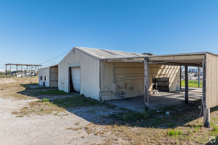 More Photos Of 4901 Shank Rd, Pearland Warehouse For Sale