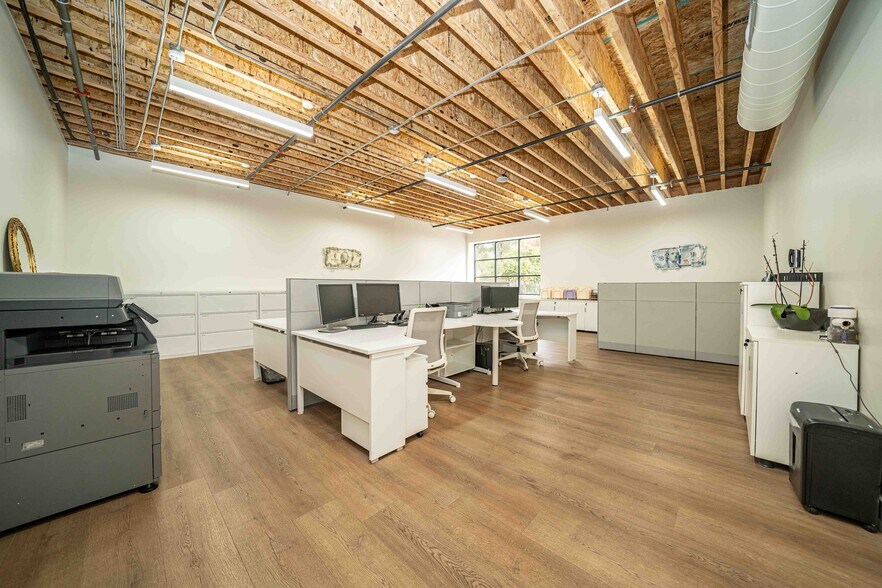 More Photos Of 2001 Saturn St, Monterey Park Light Distribution For Sale