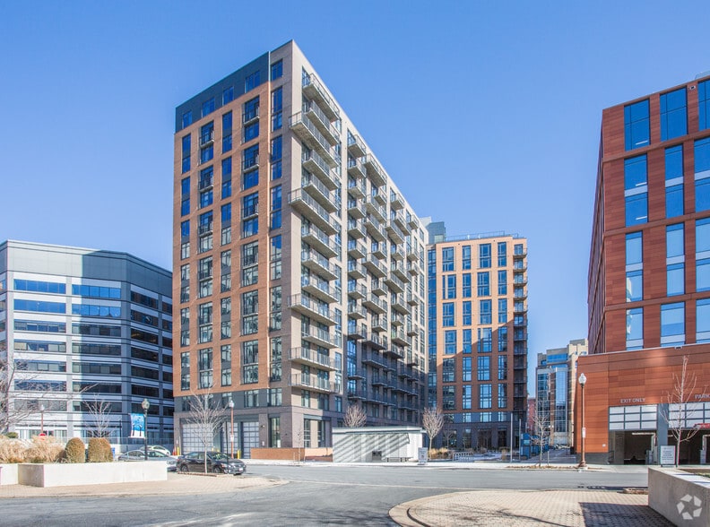 More Photos Of 1008 N Glebe Rd, Arlington Apartments For Lease