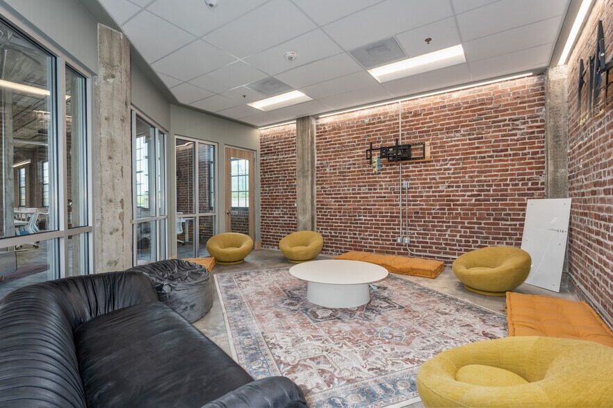 More Photos Of 747 R St, Fresno Office For Lease
