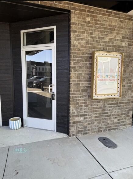 More Photos Of 29 Public Sq, Lawrenceburg General Retail For Lease