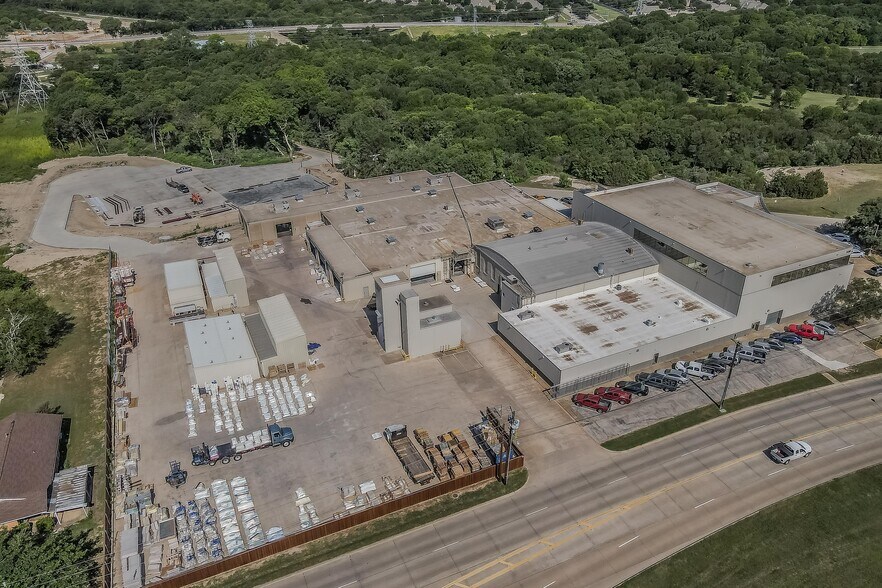 More Photos Of 500 Winscott Rd, Benbrook Manufacturing For Sale