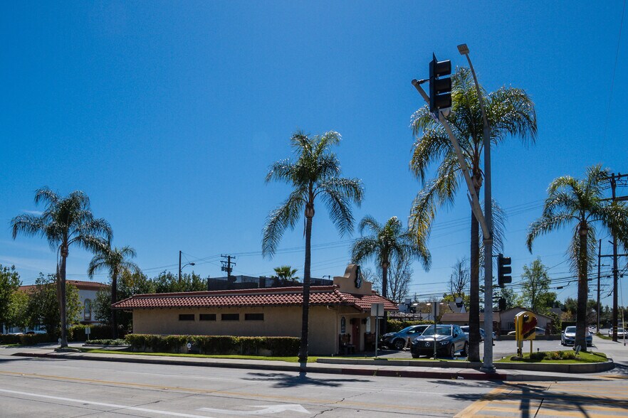 More Photos Of 200-222 E Foothill Blvd, Arcadia Storefront Retail Office For Sale