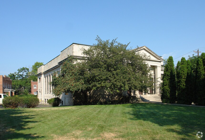 More Photos Of 871 N Park St, Columbus Office For Sale