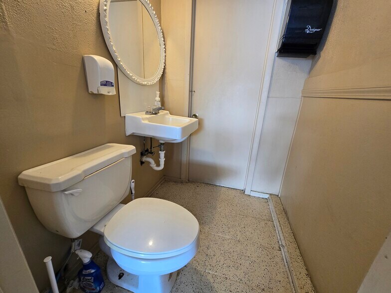 More Photos Of 365 E Main St, Waterloo Town Restaurant For Sale