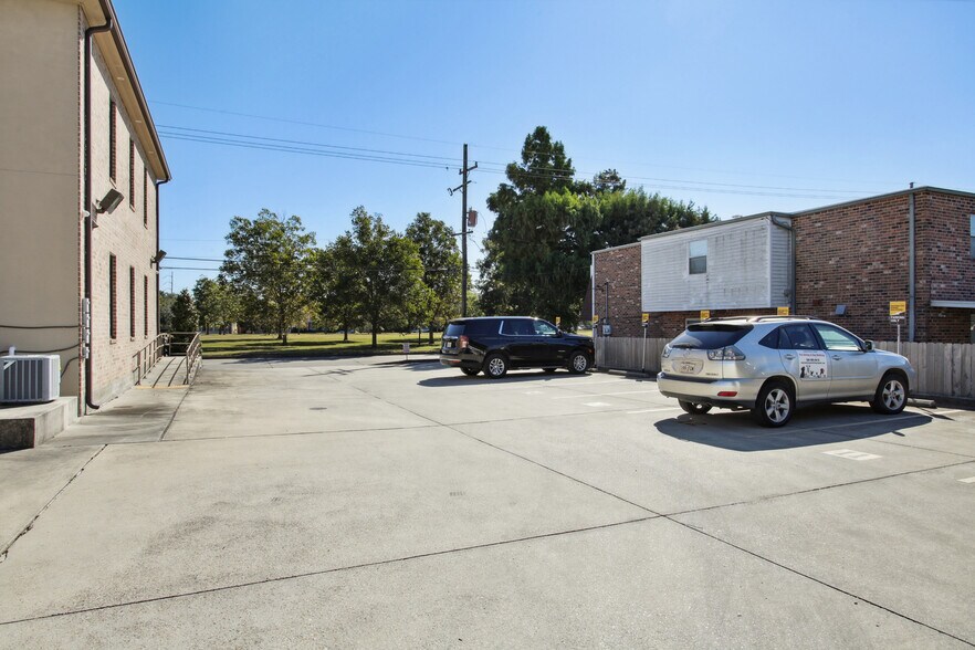 More Photos Of 6050 Pontchartrain Blvd, New Orleans Office For Lease