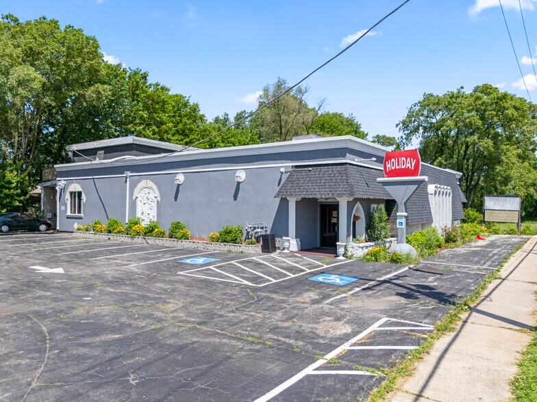 More Photos Of 10140 S Roberts Rd, Palos Hills Bar For Sale