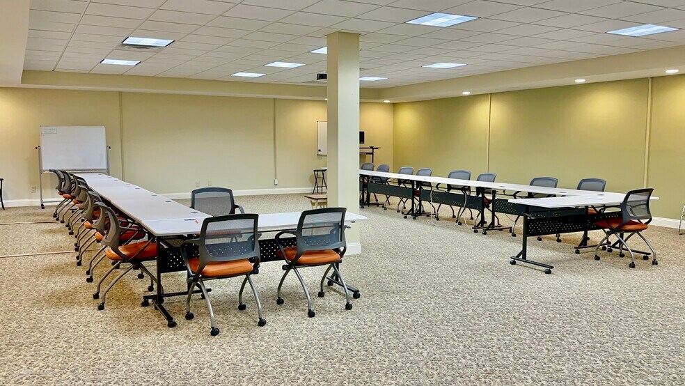 More Photos Of 104 Progress Dr, Frankfort Office For Sale