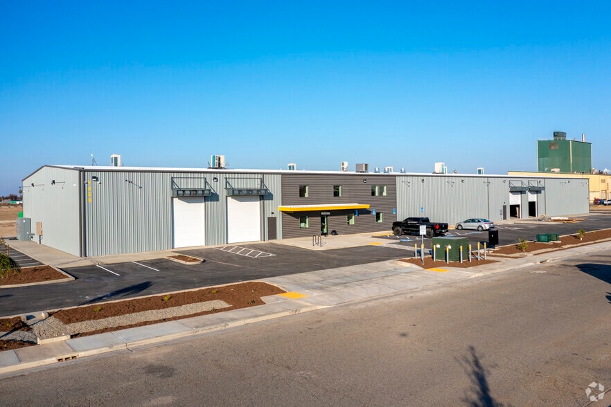 Primary Photo Of 1450 Enterprise Dr, Lemoore Warehouse For Sale