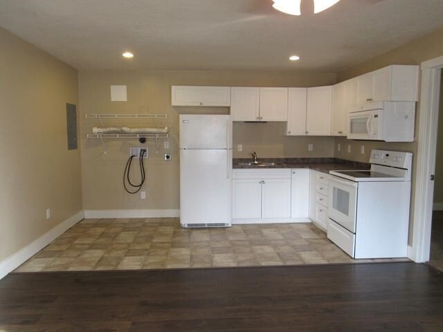 More Photos Of 211 1st St Ne, Halliday Hotel For Sale