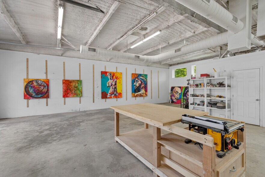 More Photos Of 3902 McKinney St, Houston Warehouse For Lease