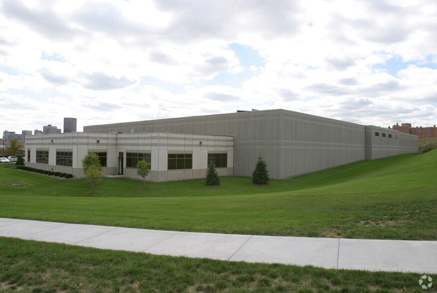 More Photos Of 735 Olive St, Saint Paul Manufacturing For Lease