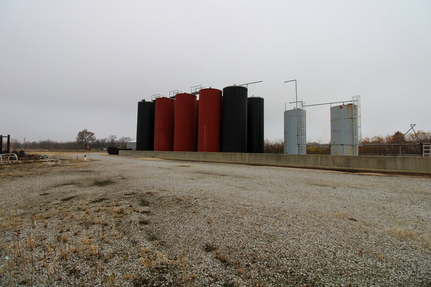 More Photos Of 7350 State Route 111, South Roxana Industrial For Sale