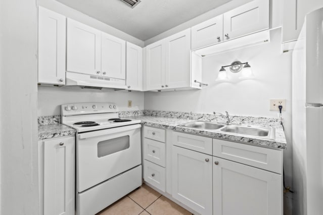 More Photos Of 325 SW Leisure Dr, Lake City Apartments For Sale