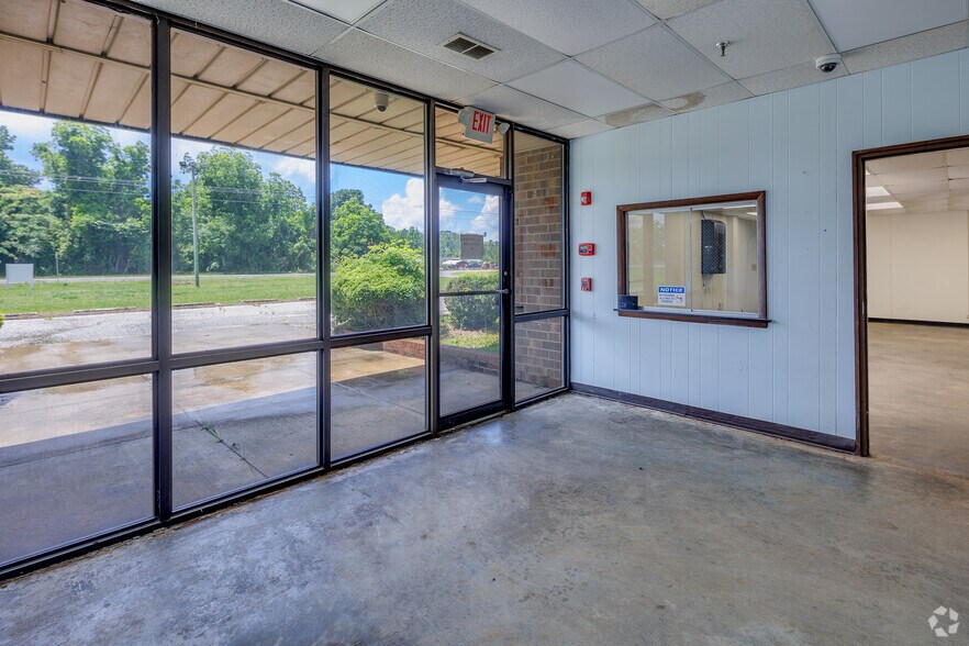 More Photos Of 1070 E Main St, Lake City Industrial For Lease